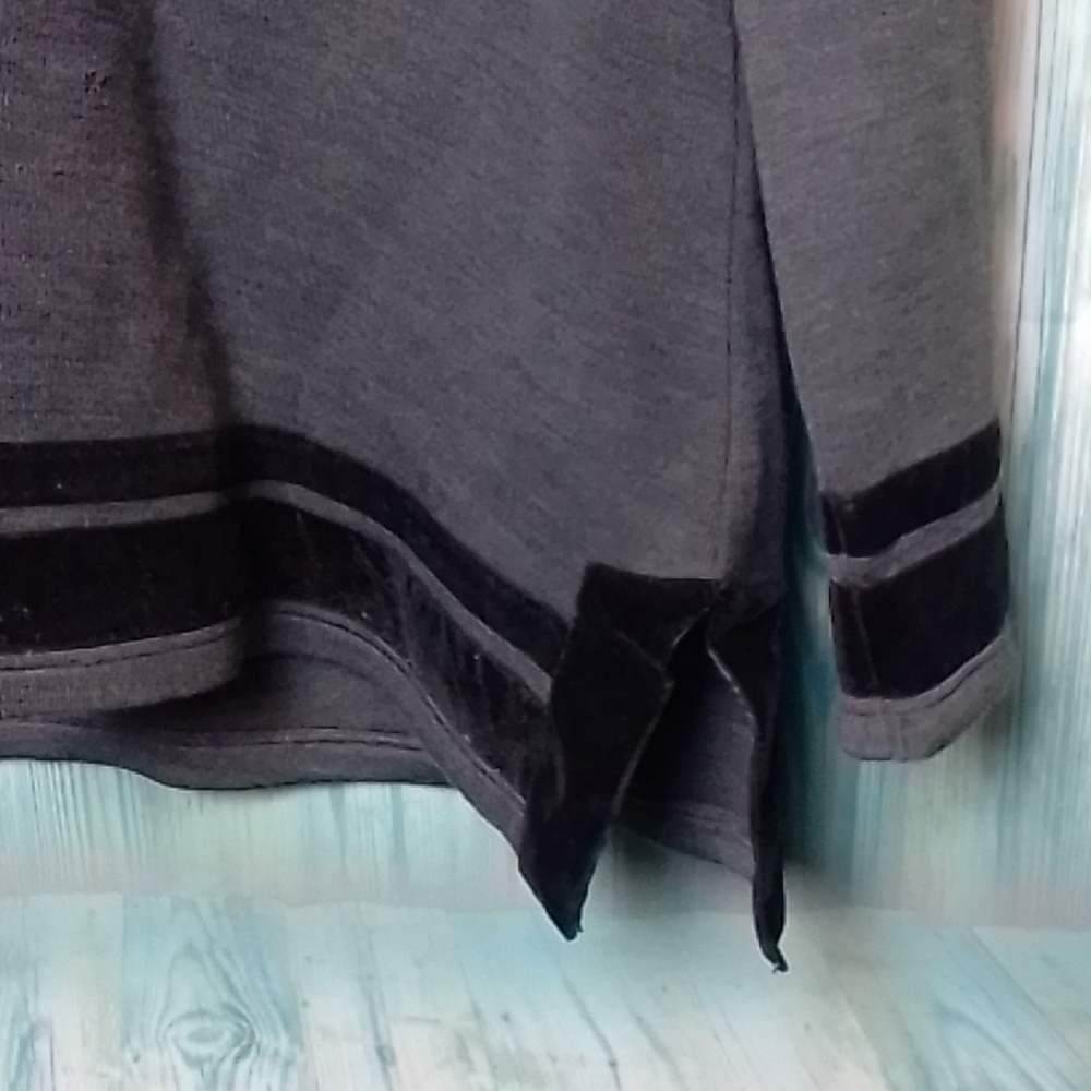Soft Surroundings Heavy Weight Long Sleeve V Neck Gray With Black Velvet Trim Lg - Picture 5 of 10